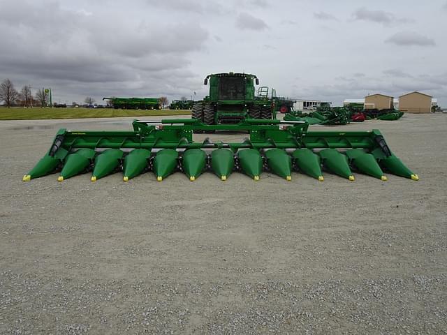 Image of John Deere C12F equipment image 2