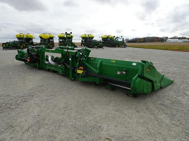 Image of John Deere C12F equipment image 4