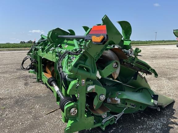 Image of John Deere C12F equipment image 2