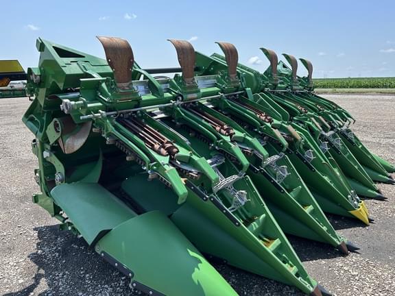 Image of John Deere C12F equipment image 3