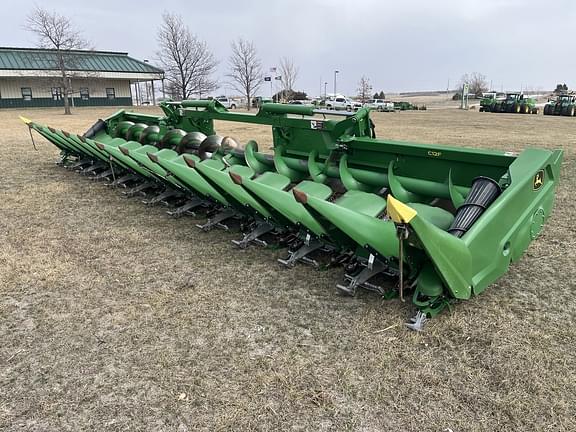 Image of John Deere C12F equipment image 3