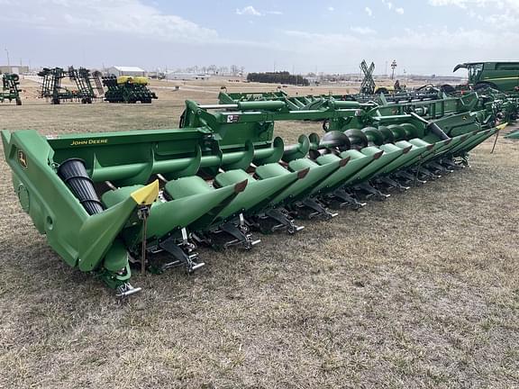 Image of John Deere C12F equipment image 2