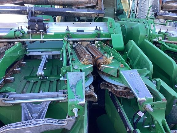 Image of John Deere C12F equipment image 3