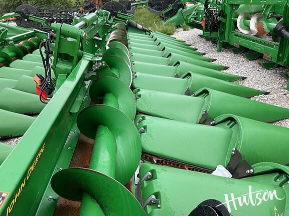 Image of John Deere C12F equipment image 3