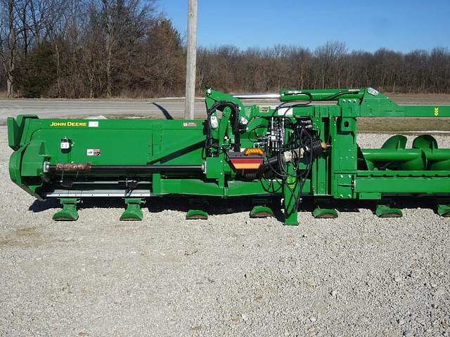 Image of John Deere C12F equipment image 4