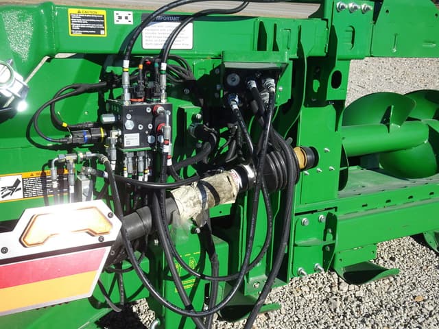 Image of John Deere C12F equipment image 4