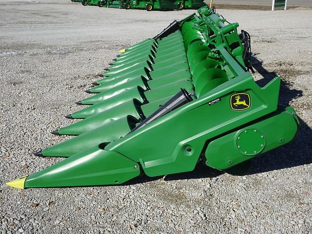 Image of John Deere C12F equipment image 2