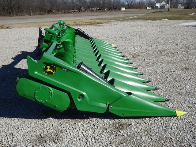 Image of John Deere C12F equipment image 3