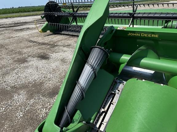Image of John Deere C12F equipment image 3