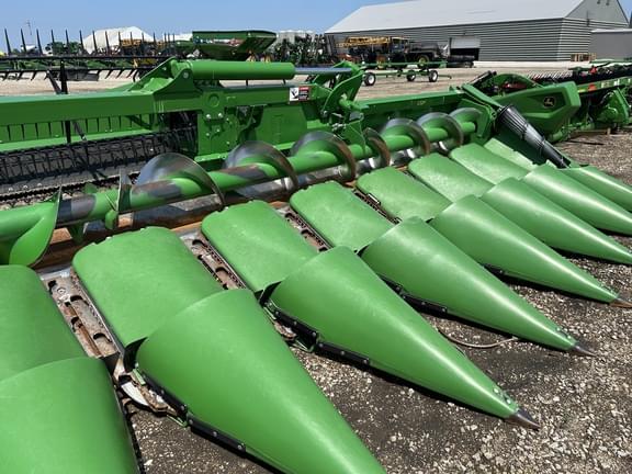 Image of John Deere C12F equipment image 4