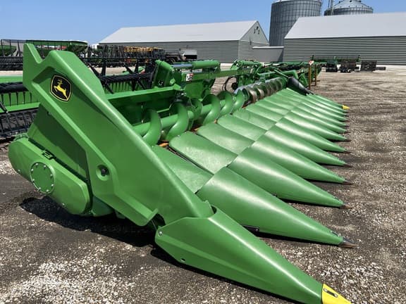 Image of John Deere C12F equipment image 1