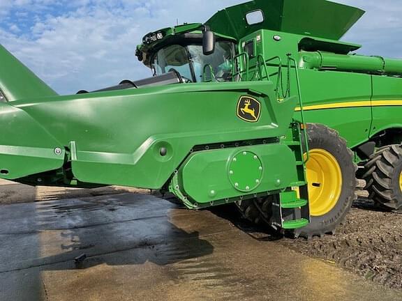 Image of John Deere C12F equipment image 4