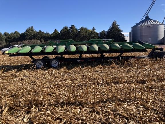 Image of John Deere C12F equipment image 4