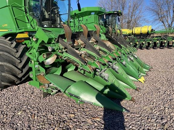 Image of John Deere C12F equipment image 1