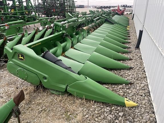 Image of John Deere C12F equipment image 1