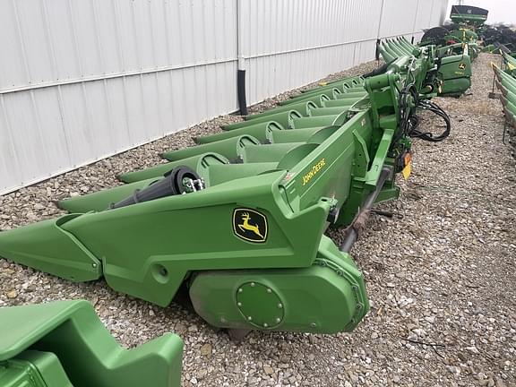 Image of John Deere C12F equipment image 4