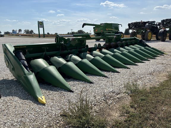 Image of John Deere C12F equipment image 1