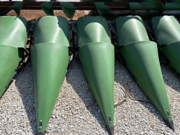 Image of John Deere C12F equipment image 4