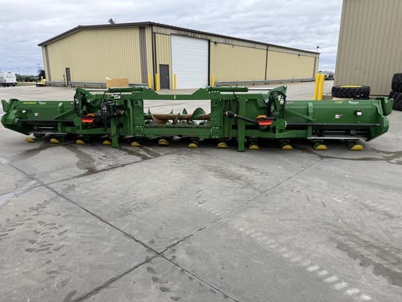 Image of John Deere C12F equipment image 3