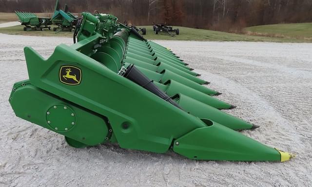 Image of John Deere C12F equipment image 4