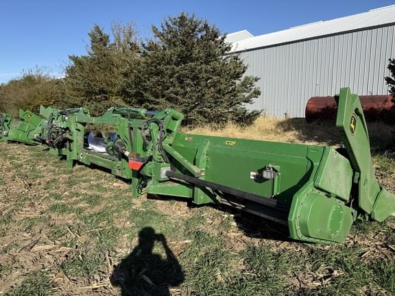 Image of John Deere C12F equipment image 4