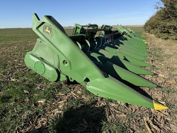 Image of John Deere C12F equipment image 1