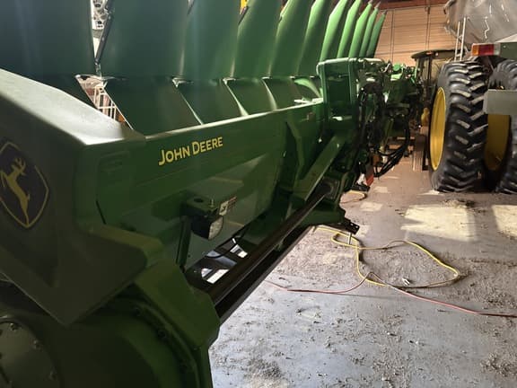 Image of John Deere C12F equipment image 3