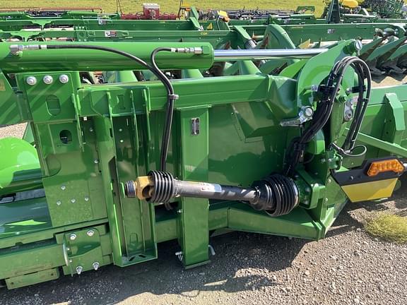 Image of John Deere C12F equipment image 2