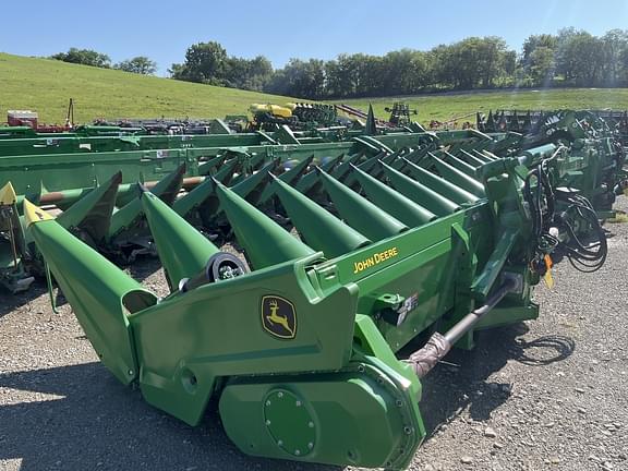 Image of John Deere C12F equipment image 3
