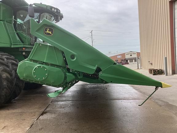 Image of John Deere C12F equipment image 4
