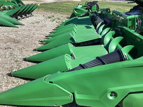 Image of John Deere C12F equipment image 4