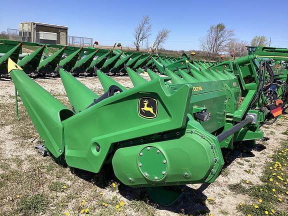 Image of John Deere C12F equipment image 2