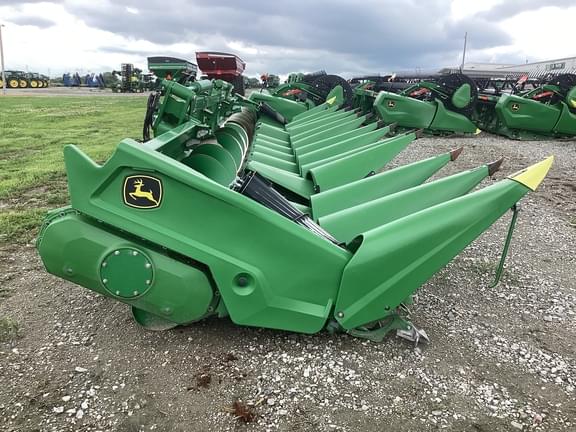 Image of John Deere C12F equipment image 2