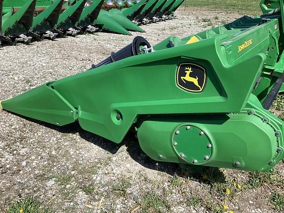 Image of John Deere C12F equipment image 3