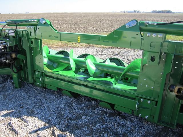 Image of John Deere C12F equipment image 3