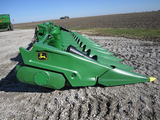 Image of John Deere C12F equipment image 4