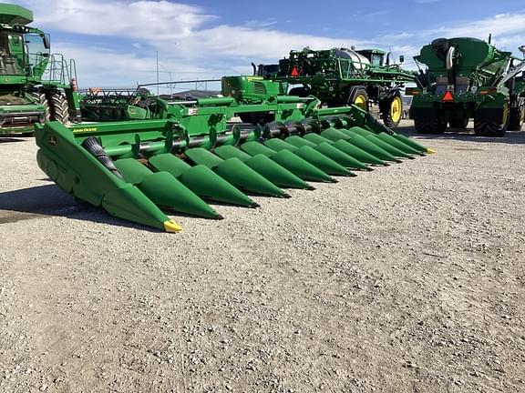 Image of John Deere C12F equipment image 2