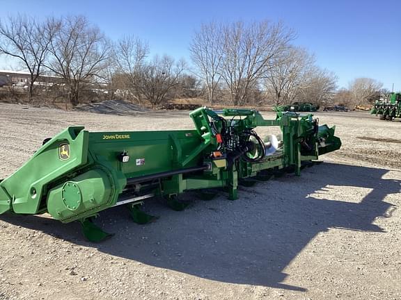Image of John Deere C12F equipment image 4