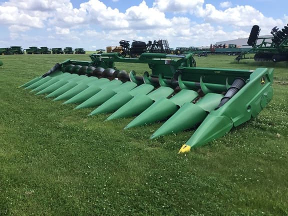Image of John Deere C12F equipment image 4