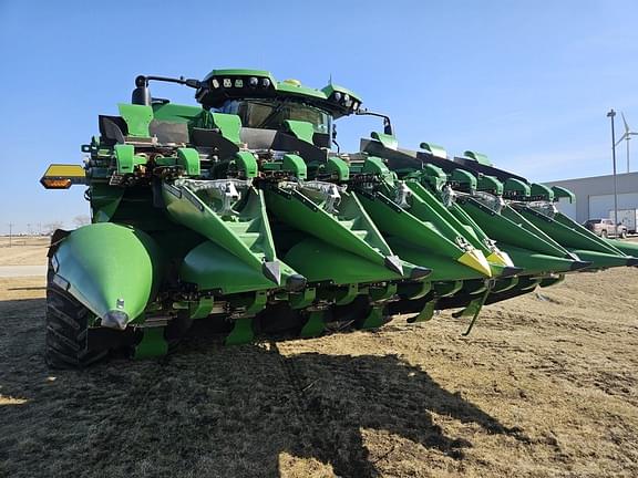 Image of John Deere C12F equipment image 3