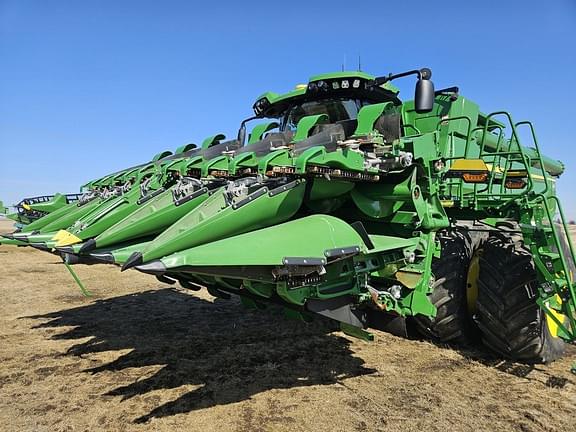 Image of John Deere C12F equipment image 2
