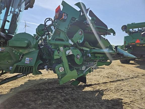 Image of John Deere C12F equipment image 4