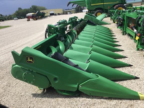 Image of John Deere C12F equipment image 2