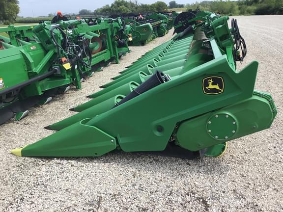 Image of John Deere C12F equipment image 4