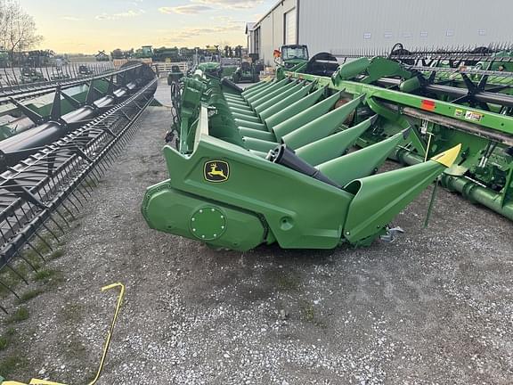 Image of John Deere C12F equipment image 4