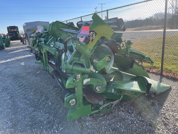 Image of John Deere C12F equipment image 3