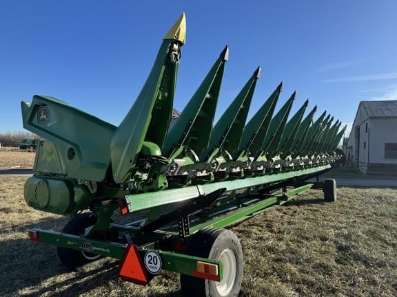 Image of John Deere C12F equipment image 2