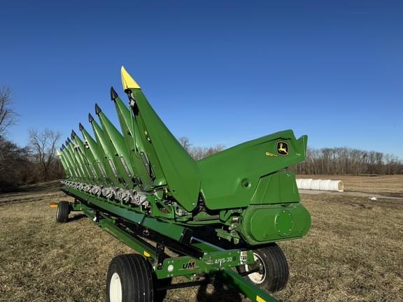 Image of John Deere C12F equipment image 1
