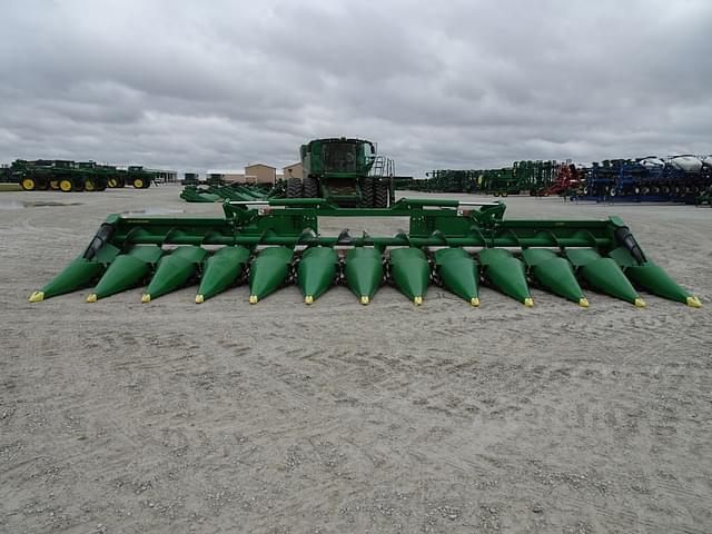 Image of John Deere C12F equipment image 3