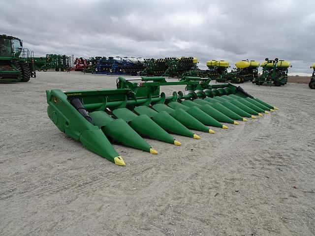 Image of John Deere C12F equipment image 2
